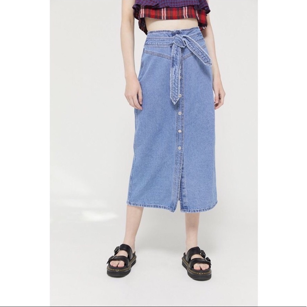 UO BDG Travis Denim Button Front Midi Skirt